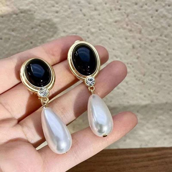 Black white water drop pearl earrings - Image 4